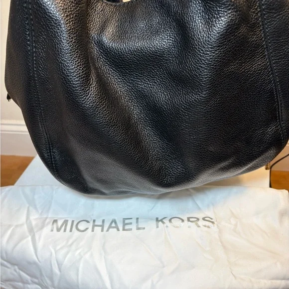 NWOT🔥Michael Kors Fulton Black Pebbled Leather Shoulder Bag, dust bag included. - Picture 16 of 16